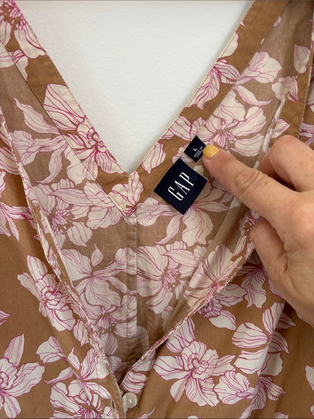 Gap Floral V-Neck Sleeveless Dress in Tan and Pink - Picture 2 of 3